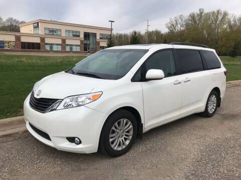 2017 Toyota Sienna for sale at ONG Auto in Farmington MN