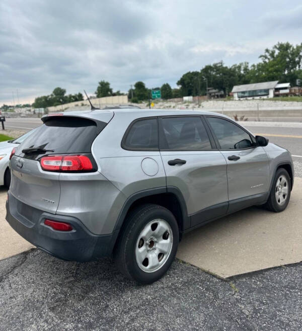 2016 Jeep Cherokee Sport