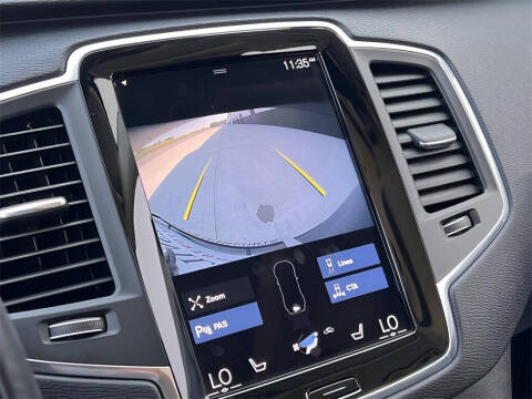 2022 Volvo XC90 T5 Momentum