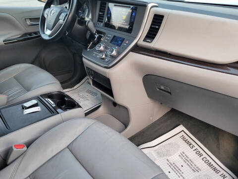 2015 Toyota Sienna XLE 8-Passenger