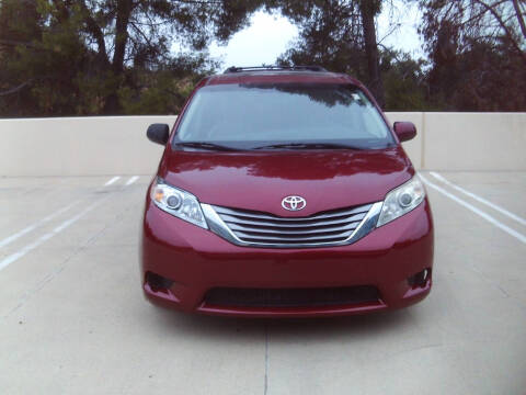 2017 Toyota Sienna XLE 8-Passenger