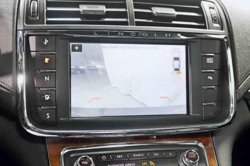 2017 Lincoln Continental Select