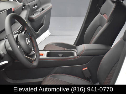 2025 Nissan Kicks SR