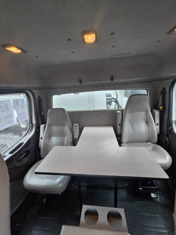 2014 Freightliner M2 106