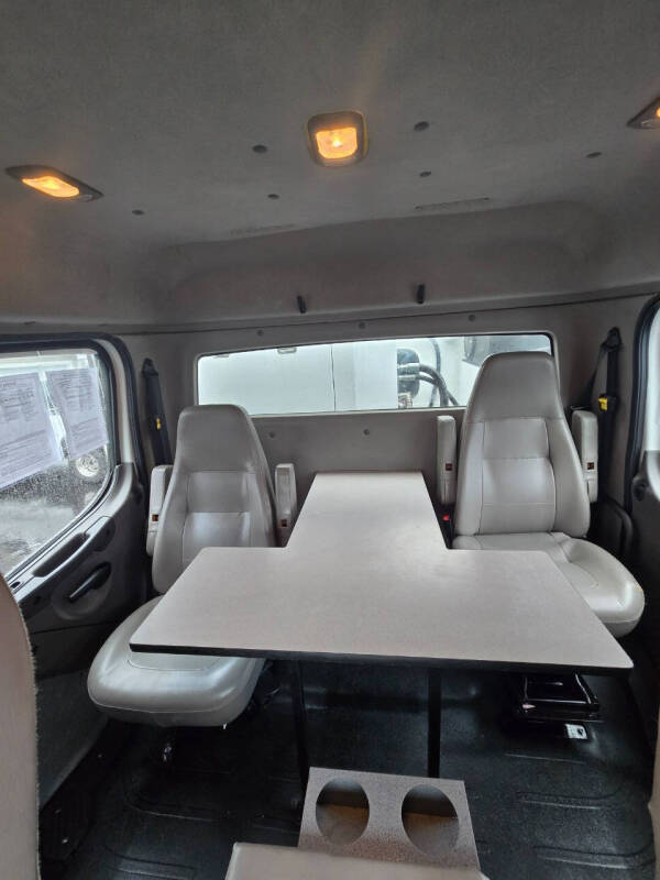 2014 Freightliner M2 106