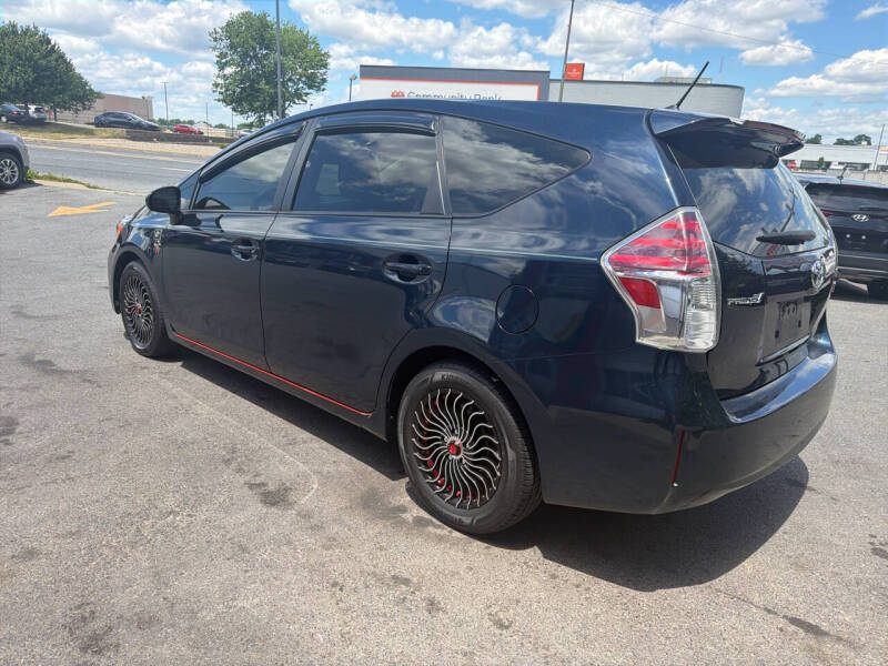 2017 Toyota Prius v Two