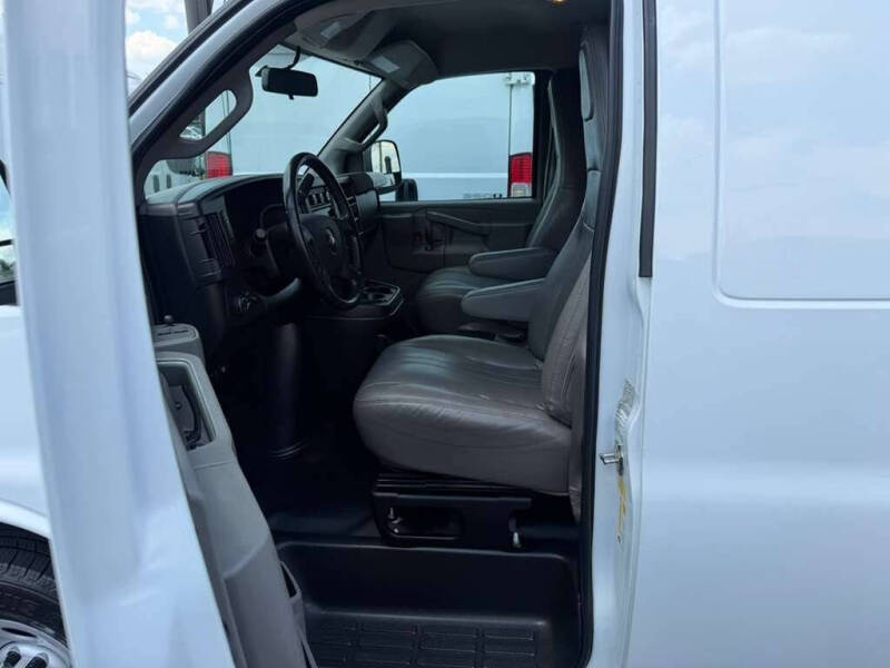 2023 Chevrolet Express 2500