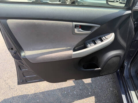 2010 Toyota Prius III