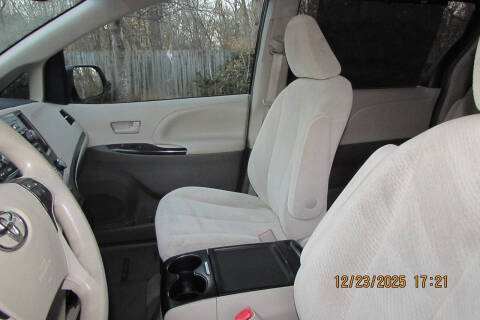 2012 Toyota Sienna LE 8-Passenger