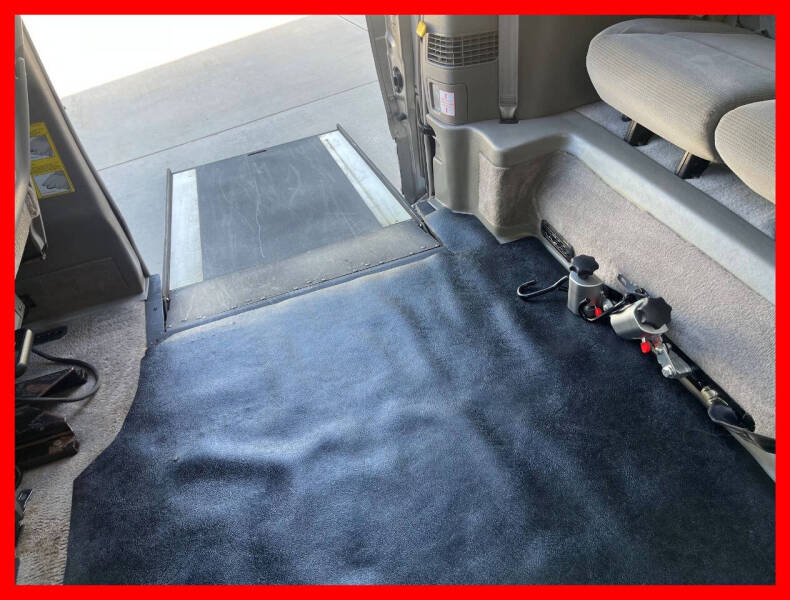 2005 Toyota Sienna CE 8 Passenger