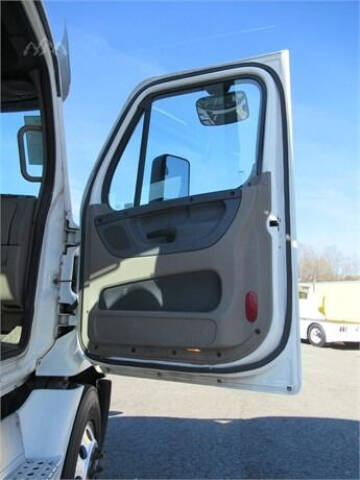 2016 Freightliner Cascadia