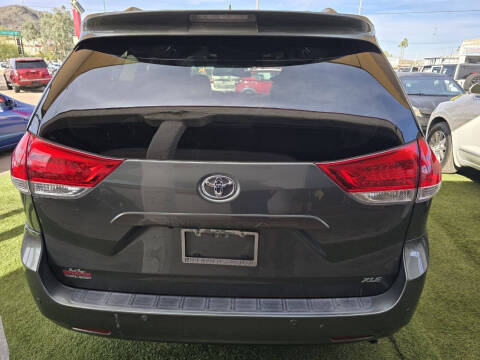 2013 Toyota Sienna XLE 8-Passenger