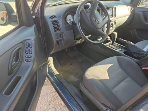 2005 Ford Escape XLS