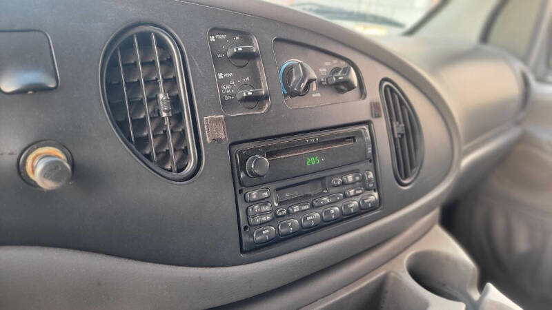 2000 Ford E-150 Chateau