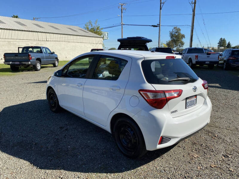 2018 Toyota Yaris 5-Door LE
