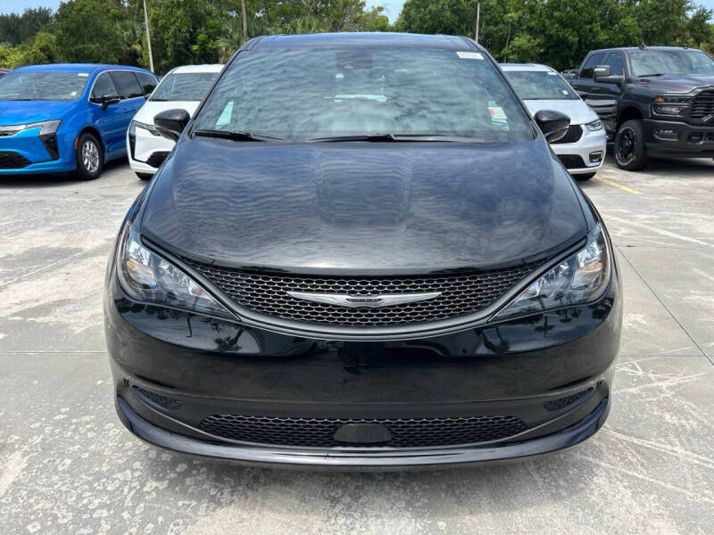 2027 Chrysler Pacifica LX