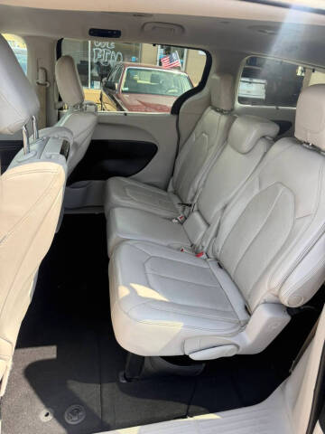 2017 Chrysler Pacifica Touring-L Plus