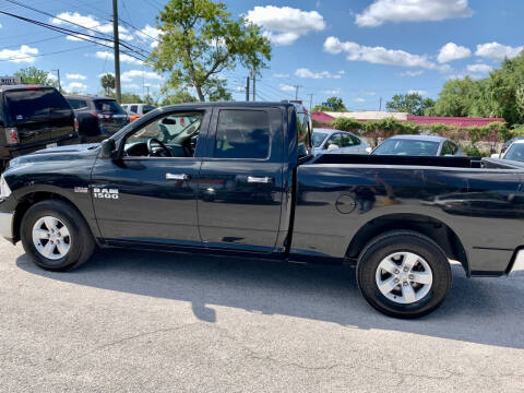 2017 RAM 1500 SLT