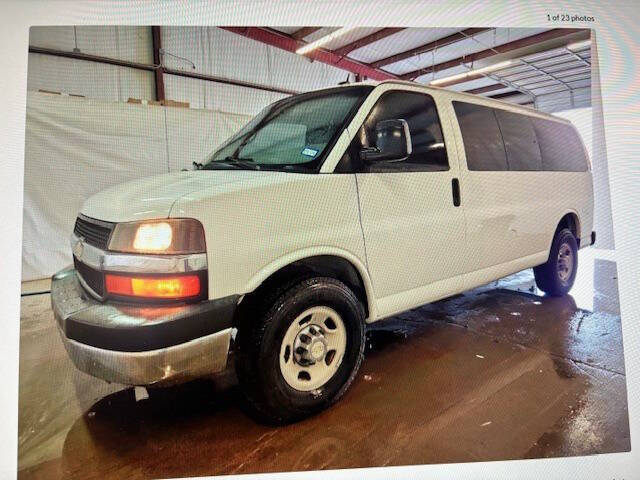 2011 Chevrolet Express LS's photo