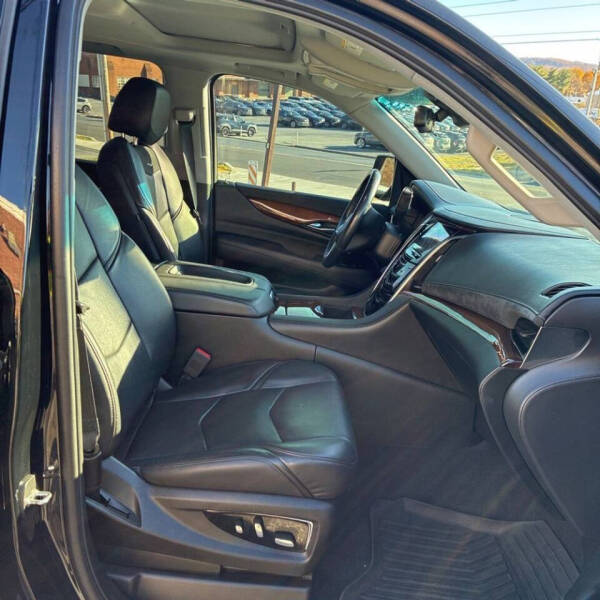 2018 Cadillac Escalade Luxury