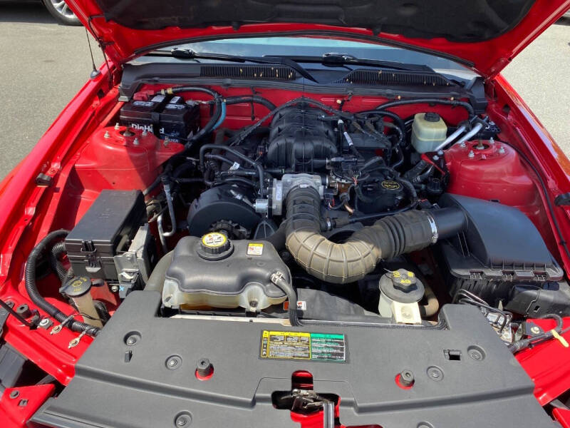 2005 Ford Mustang V6 Deluxe