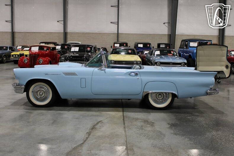 1957 Ford Thunderbird
