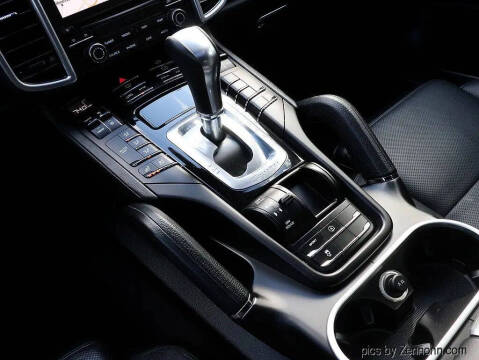 2017 Porsche Cayenne Platinum Edition