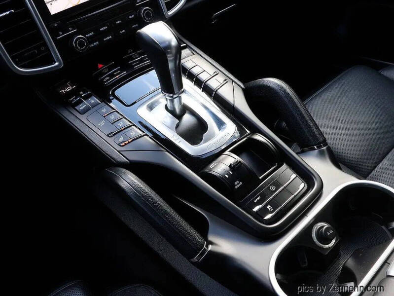 2017 Porsche Cayenne Platinum Edition
