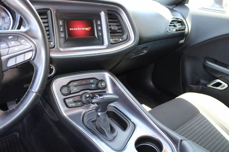 2017 Dodge Challenger SXT