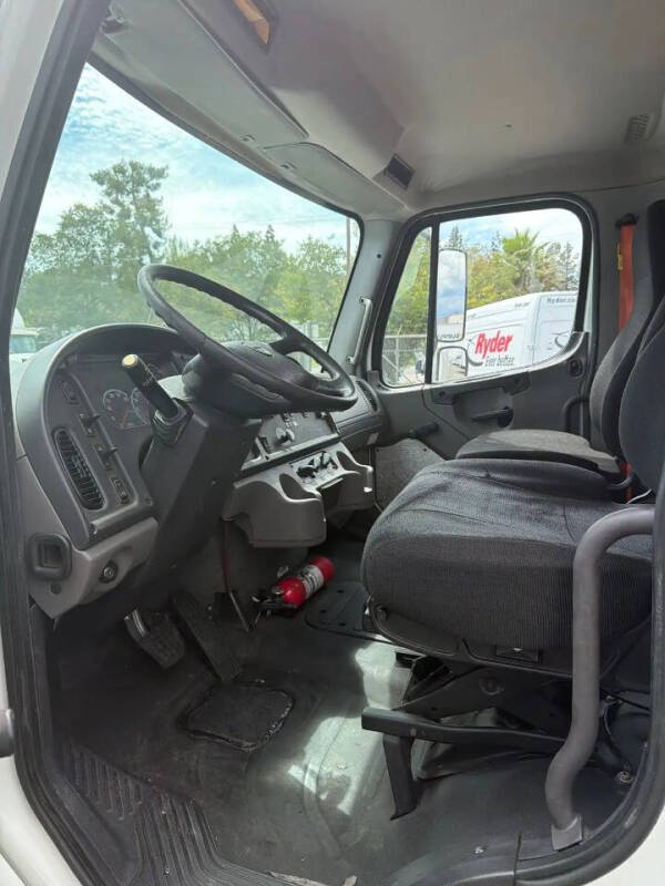 2017 Freightliner M2 106