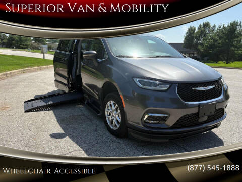 2023 Chrysler Pacifica Touring L Photo