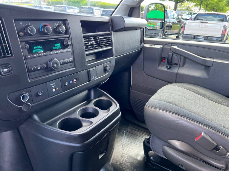 2025 GMC Savana 2500