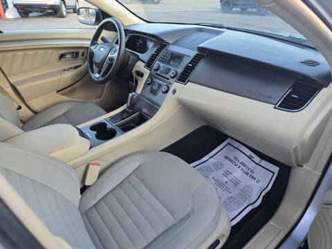 2016 Ford Taurus SE