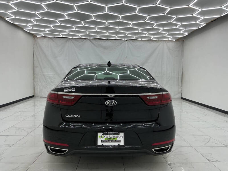 2018 Kia Cadenza Premium