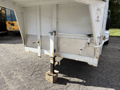 2000 CM Trailers horse / livestock trailer