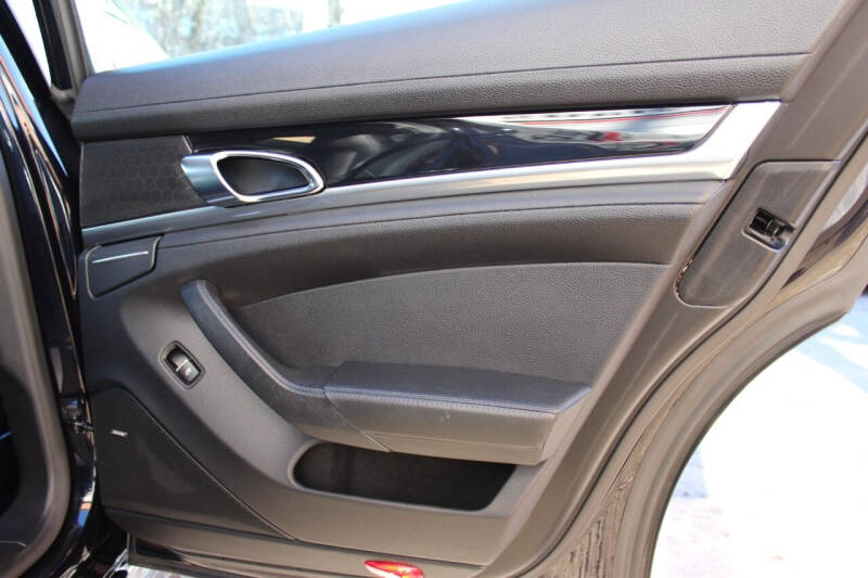 2015 Porsche Panamera 4