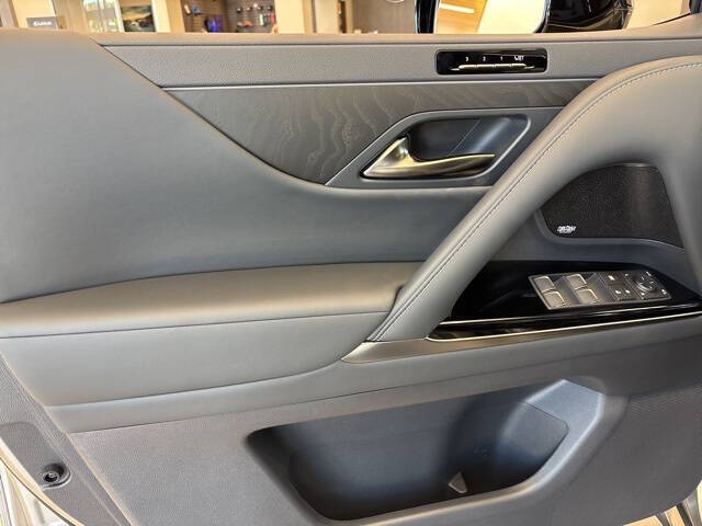 2025 Lexus LX 700h Luxury