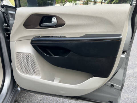 2017 Chrysler Pacifica Touring Plus