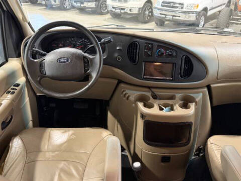 2006 Ford E-Series E-350 SD Chateau
