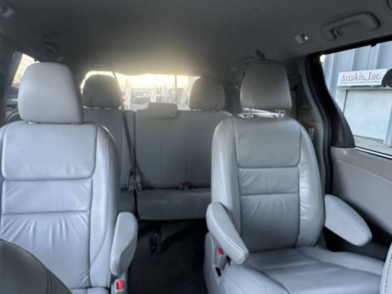 2016 Toyota Sienna XLE Premium 7-Passenger
