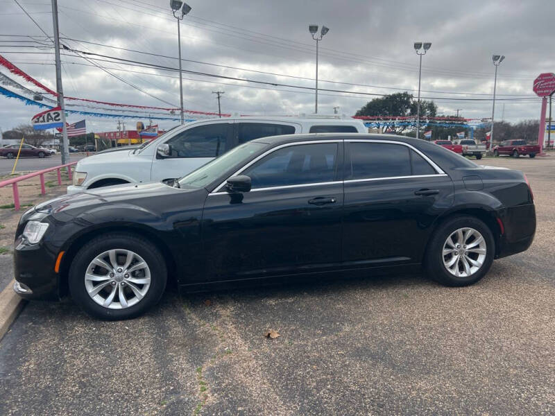 2016 Chrysler 300 Limited's photo