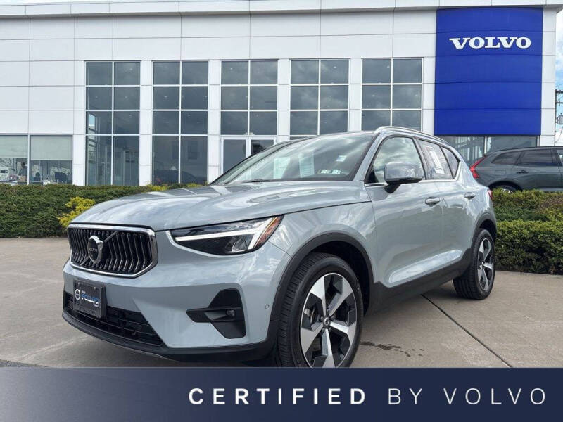 2024 Volvo XC40 B5 Plus Bright Theme