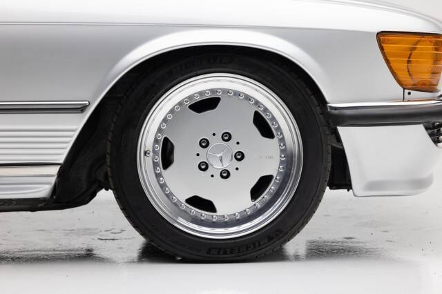 1986 Mercedes-Benz 560-Class 560 SL