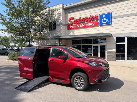 2022 Toyota Sienna XLE 8-Passenger Photo