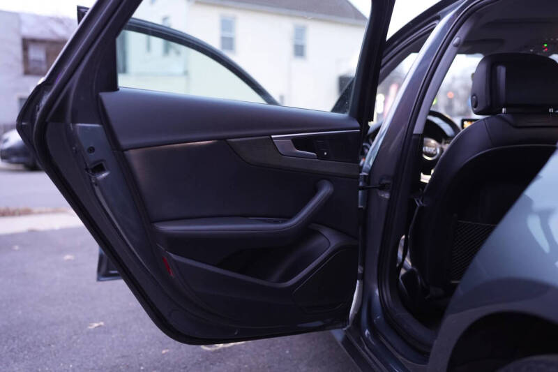 2019 Audi A4 quattro Premium Plus 45 TFSI