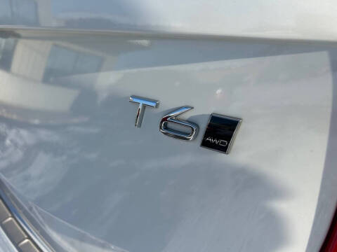 2022 Volvo XC90 T6 Momentum 7-Passenger