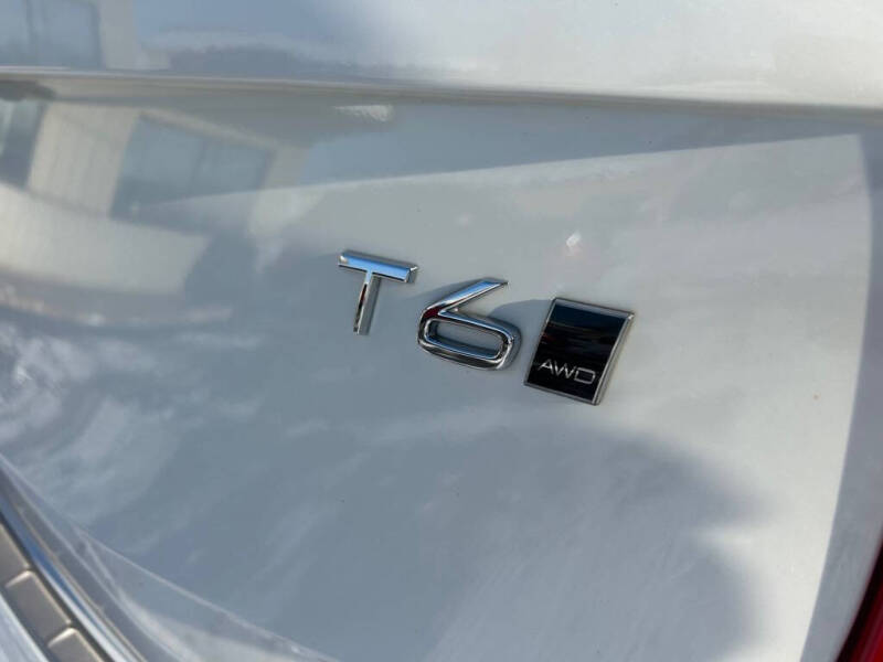 2022 Volvo XC90 T6 Momentum 7-Passenger