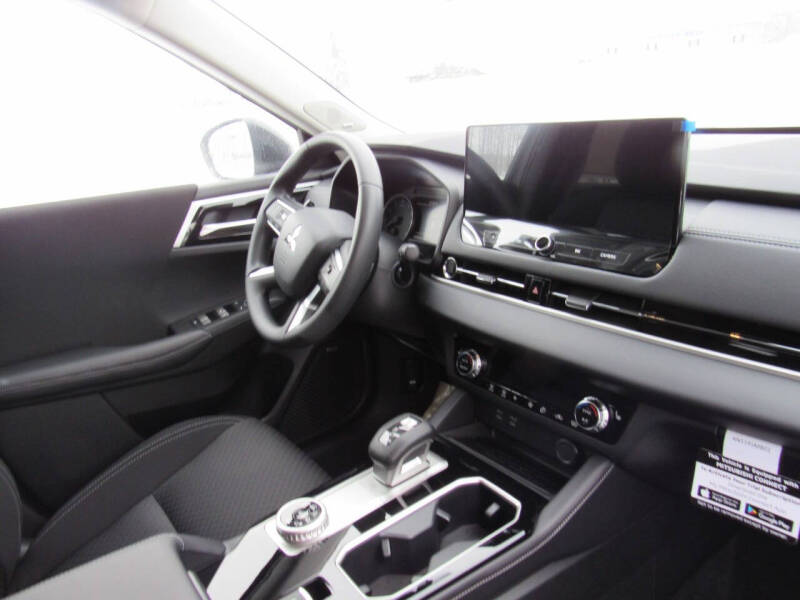 2026 Mitsubishi Outlander ES