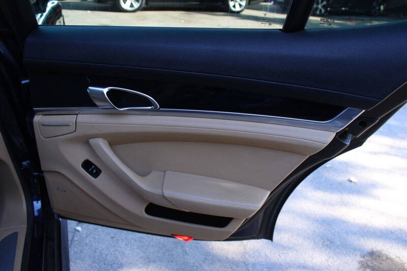 2016 Porsche Panamera Edition
