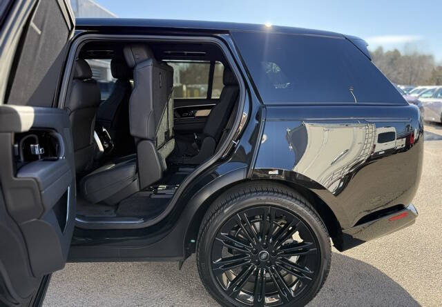 2024 Land Rover Range Rover P400 SE LWB